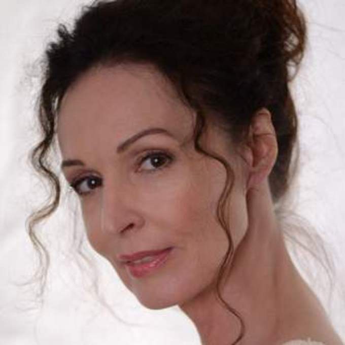 Christin Amy Artner