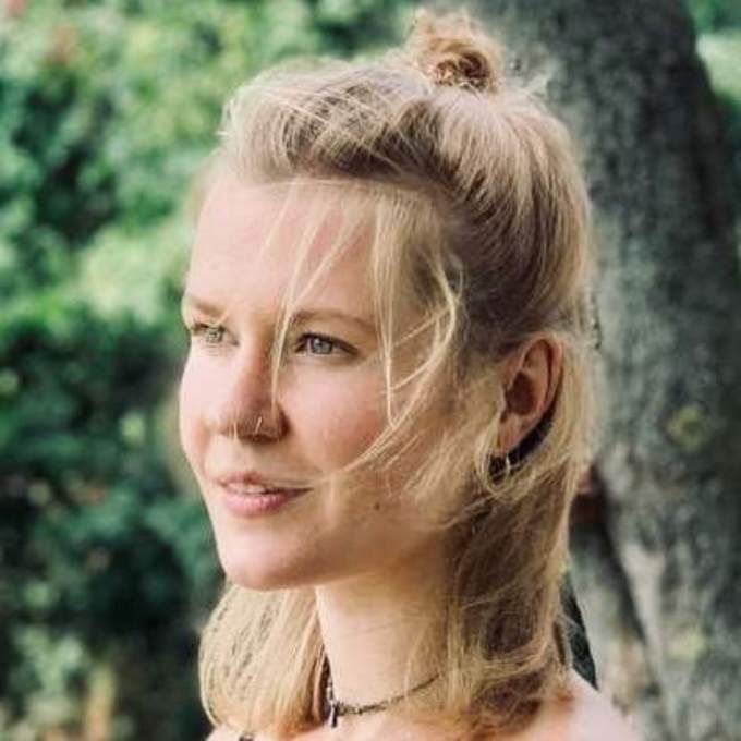 Julie Bonas